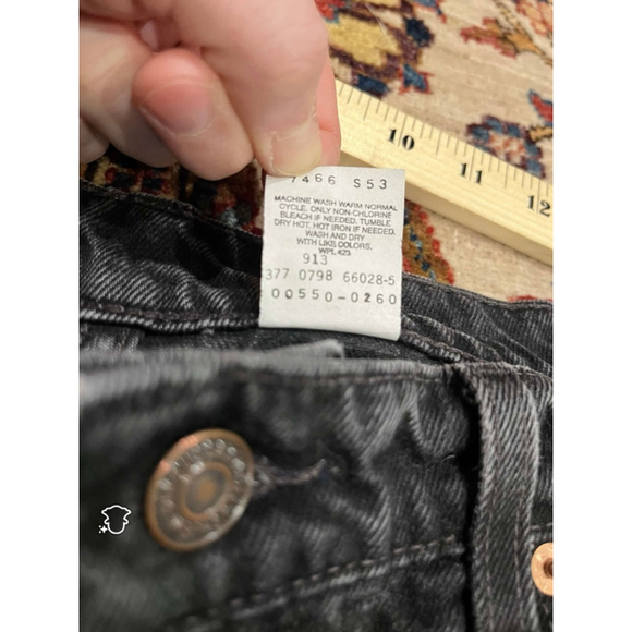 Vintage Levis 550 Black Faded Relaxed Fit Denim Jeans Size 38x30 - Picture 11 of 11